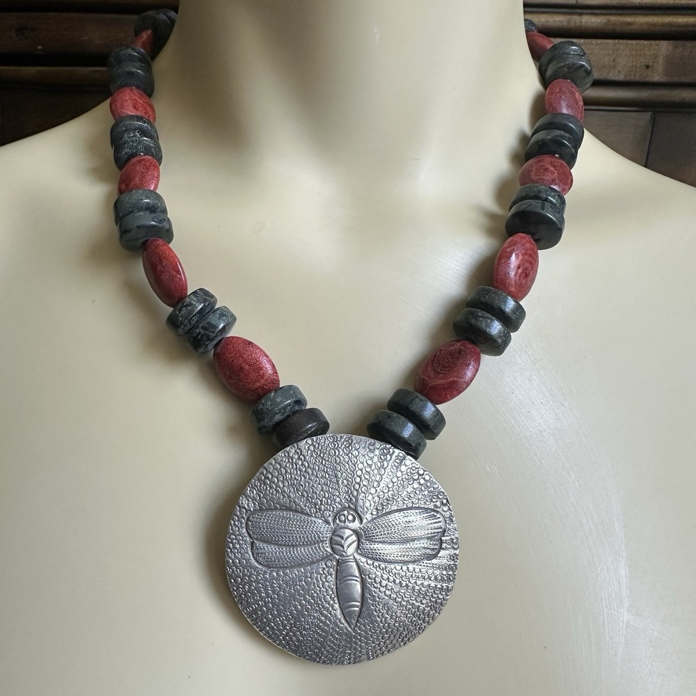 Vintage Artisan Dragonfly Disc Pendant Necklace 19 Inch Coral Serpentine Beads